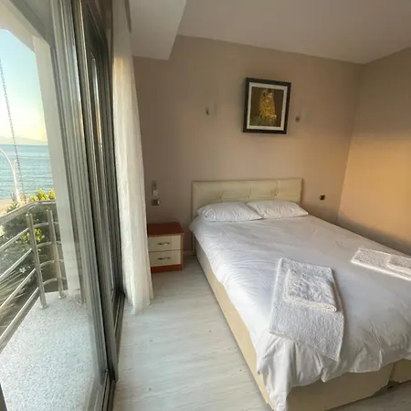 Izmirin Kalbi Denize Sifir